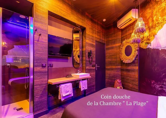 Love Hôtel avec nuit insolite au Dandy et Jacuzzi privatisé Paris